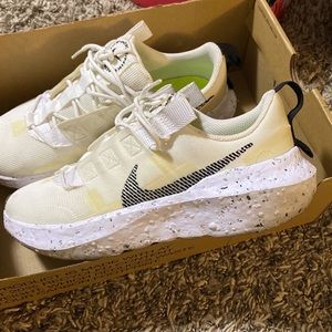 Beige craters for women. Used once, forgot about them in my closet.